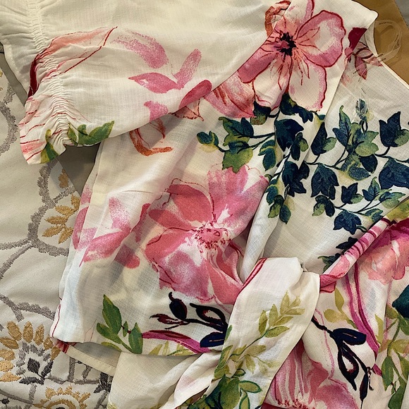 Floral front tie  crop top - Picture 3 of 7